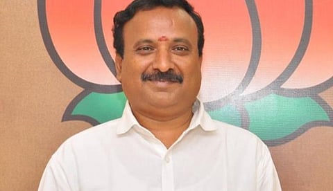 'மதுரை போலீஸாருக்கு மீனாட்சியம்மன் நல்ல புத்தி கொடுக்க வேண்டும்': பாஜக ஆர்ப்பாட்டத்தில் பொதுச் செயலர் ஆர்.சீனிவாசன் பேச்சு