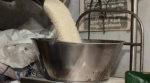 கரோனா 2-வது அலை வேகமாக பரவி வருவதால் ஏழைகளுக்கு இலவச ரேஷன் வழங்க வேண்டும்: 3 மாநிலங்கள், எதிர்க்கட்சி எம்.பி.க்கள் வலியுறுத்தல்