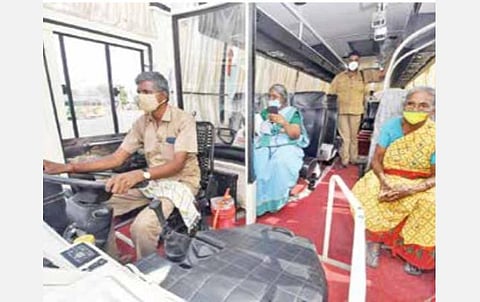 குளிர்சாதனப் பேருந்தின் உட்புறத் தோற்றம். படம்: ஆர்.அசோக்