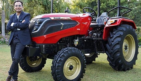 சோலிஸ் டிராக்டரை அறிமுகம் செய்யும் நிறுவனத்தின் நிர்வாக இயக்குநர் ரமன் மிட்டல்