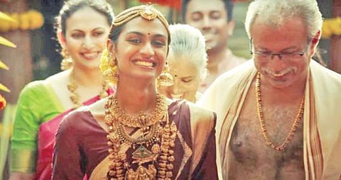 விளம்பரத்தில் விழிப்புணர்வு; பொன்நகை விளம்பரத்தில் திருநங்கையின் புன்னகை: நகைக்கடை விளம்பரப் படத்துக்கு குவியும் பாராட்டு