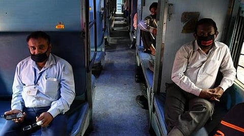 கரோனா காலத்தில் பாதுகாப்பான பயணம்: பொதுமக்கள் செய்ய வேண்டியது என்ன?- ரயில், போக்குவரத்துக் கழக அதிகாரிகள் அறிவுரை