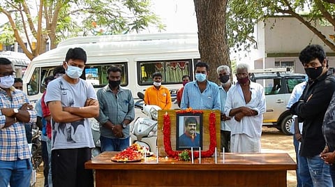 படப்பிடிப்பில் நடிகர் விவேக்கிற்கு அஞ்சலி செலுத்திய உதயநிதி