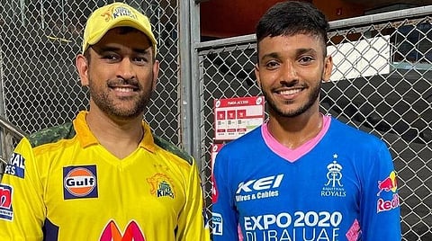 உங்களுடன் விளையாடியது வாழ்வின் சிறந்த தருணம்: தோனியைப் புகழ்ந்த மற்றொரு இளம் வீரர்