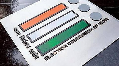 கரோனா வழிகாட்டு நெறிமுறைகள்படி வாக்கு எண்ணும் மேசைகளை குறைக்க தேர்தல் ஆணையம் ஆலோசனை: சென்னையில் திமுகவினர் எதிர்ப்பு