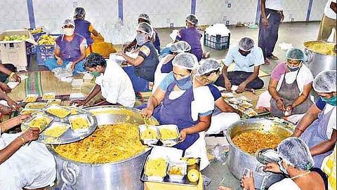 வாரணாசியில் கரோனா நோயாளிகளின் வீடுகளுக்கே நேரடியாக உணவளிக்கும் தொண்டு நிறுவனங்கள்