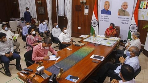 புதுச்சேரியில் சலூன்கள், வணிக வளாகங்களுக்குத் தடை உள்ளிட்ட புதிய கட்டுபாடுகள்; ஆளுநர் தலைமையிலான கூட்டத்தில் முடிவு  