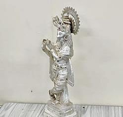 கீழ்பவானி வாய்க்காலில் கண்டெடுக்கப்பட்ட கிருஷ்ணர் சிலை.