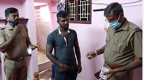 மன்னார்குடியில் கள்ள நோட்டு புழக்கம்; ரூ1.90 லட்சம் மதிப்புள்ள நோட்டுகள் பறிமுதல்- இளைஞர் கைது