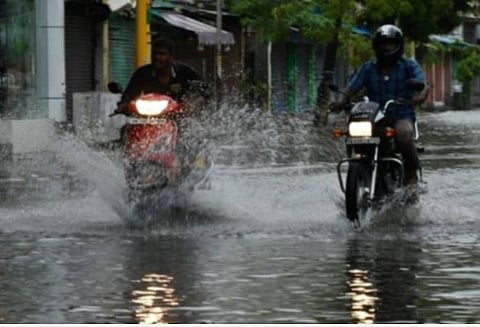 மேற்குத்தொடர்ச்சி மலையை ஒட்டிய மாவட்டங்களில் மழைப்பொழிவு: வானிலை ஆய்வு மையம் 