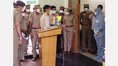 கரோனா தொற்றால் தொடர்ந்து பாதிக்கப்படும் போலீஸார்: சென்னையில் காவலர்களுக்கான சிகிச்சை மையம் திறப்பு