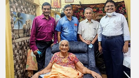100-வது பிறந்த நாளைக் கொண்டாடிய
மதுரை மாநகராட்சி மருத்துவமனையின் முதல் பெண் மருத்துவர்.