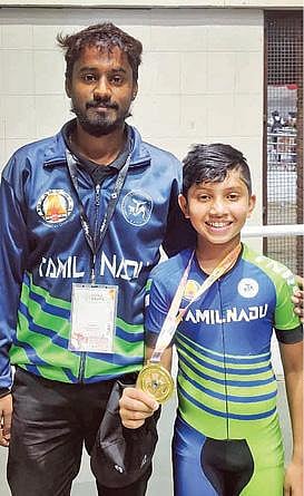 தேசிய ரோலர் ஸ்கேட்டிங் போட்டியில் தங்கம் வென்ற கோவை மாணவர்