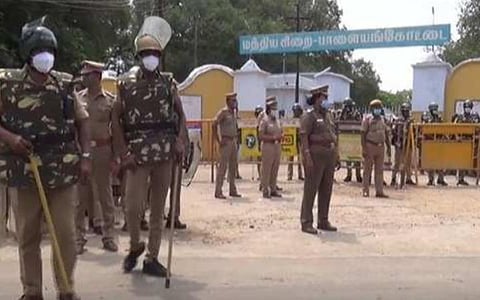 பாளை. சிறையில் கொலையான கைதியின் உடலை வாங்க வேண்டும்: உறவினர்களுக்கு உயர் நீதிமன்றம் உத்தரவு