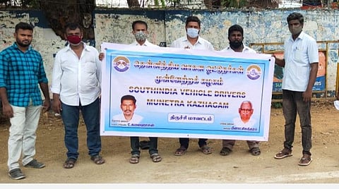 சரக்கு வாகனங்களை மறித்து போக்குவரத்து போலீஸார் மாமூல் வாங்குவதைத் தடுக்க வேண்டும்: வாகன ஓட்டுநர்கள் அமைப்பு வலியுறுத்தல்