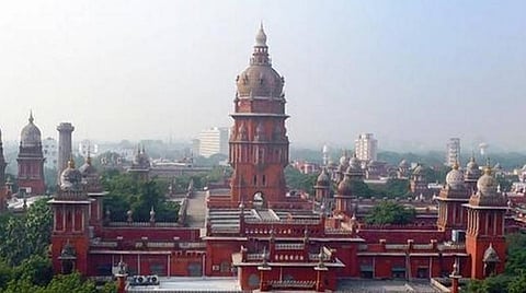 பட்டாசு வெடிக்கவோ, ஊர்வலம் செல்லவோ கூடாது; வெற்றி கொண்டாட்டங்களில் ஈடுபட அரசியல் கட்சிகளுக்கு தடை விதிப்பு: தலைவர்கள் முன்னுதாரணமாக திகழ நீதிபதிகள் அறிவுறுத்தல்