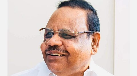 அவிநாசியில் சபாநாயகர் தனபால் தொடர்ந்து முன்னிலை