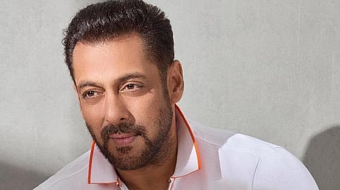 கோவிட்-19 பாதிப்பில் தந்தையை இழந்த இளைஞருக்கு உதவிய சல்மான் கான்
