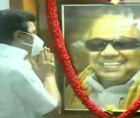 கருணாநிதி உருவப்படத்திற்கு ஸ்டாலின் மரியாதை.