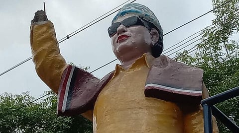 எம்ஜிஆர் சிலை சேதம்