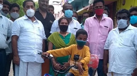 'ஹலோ தாத்தா, சைக்கிள் வாங்கிக் கொடுத்ததற்கு நன்றி..' சேமிப்புப் பணத்தை முதல்வர் நிவாரண நிதிக்கு வழங்கிய மதுரை சிறுவன் நெகிழ்ச்சி