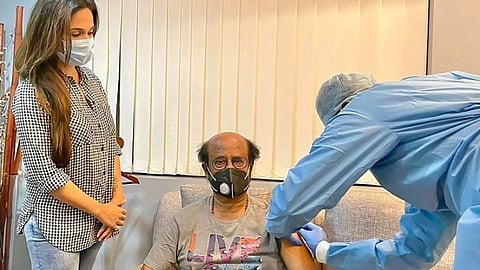 கரோனா தடுப்பூசி எடுத்துக்கொண்டார் ரஜினிகாந்த்: ட்விட்டரில்  மகள் சவுந்தர்யா பகிர்வு