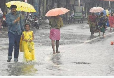 காற்றழுத்தத் தாழ்வு மண்டலம் புயலாக மாறக்கூடும்; 4 மாவட்டங்களில் அதி கனமழை - வானிலை ஆய்வு மையம் அறிவிப்பு