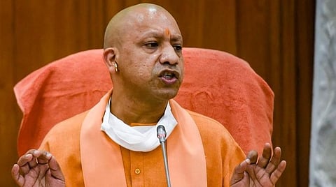 உ.பி.யில் கரோனா குறித்து அமைச்சரிடம் கேள்வி எழுப்பிய பத்திரிகையாளர் மீது தாக்குதல்: முதல்வர் யோகி தொடங்கிய இந்து யுவ வாஹினியினர் மீது புகார்