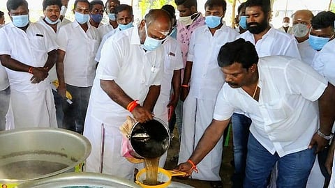 குளறுபடிகளைத் தவிர்க்க பழைய இ-பாஸ் முறையையே அமல்படுத்துக: முன்னாள் அமைச்சர் உதயகுமார்