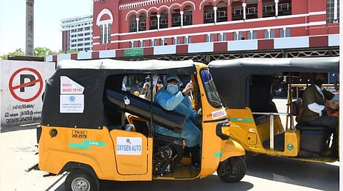 வடசென்னையில் உயிர் காக்கும் ஆக்சிஜன் ஆட்டோக்கள்: 24 மணி நேரமும் இலவசமாக இயக்கும் கடமை அறக்கட்டளை 