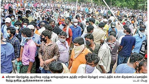 ஆந்திராவில் கரோனா தொற்றுக்கு ஆயுர்வேத மருந்து: மருத்துவமனைகளை காலி செய்து வரிசையில் நின்ற கரோனா நோயாளிகள்