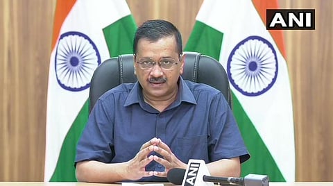 டெல்லி முதல்வர் அரவிந்த் கேஜ்ரிவால் நிருபர்களுக்கு பேட்டி அளித்த காட்சி | படம் ஏஎன்ஐ