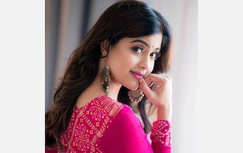 பாதுகாப்புக்கு ஓடிடி.. கலகலப்புக்கு தியேட்டர்!- நடிகை அம்ரிதா நேர்காணல்