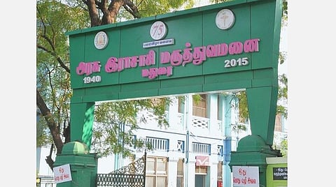 மதுரை அரசு மருத்துவமனையில் நோயாளிகளின் உதவியாளர்களுக்கு கட்டுப்பாடு: பாஸ் வாங்கியவர்கள் மட்டுமே செல்ல அனுமதி