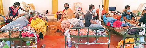 திருப்பூர் அரசு மருத்துவக் கல்லூரி மருத்துவமனையில்: ஒரே படுக்கையில் இரு தொற்றாளர்களுக்கு சிகிச்சை