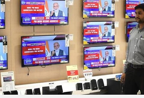 மக்களின் நலனுக்காக 4 விதமான புதிய தேசிய உதவி எண்களை வெளியிடுங்கள்: தனியார் சேனல்களுக்கு மத்திய அரசு வேண்டுகோள்
