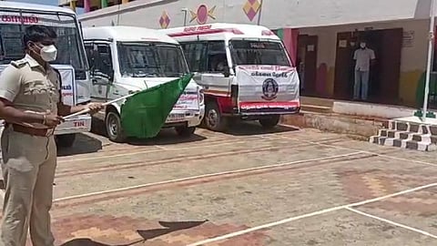 மக்களை நோக்கிச் செல்லும் காவல்துறை; தென்காசி மாவட்டத்தில் நடமாடும் காவல் தீர்வு மையம்: எஸ்.பி தொடங்கிவைத்தார்