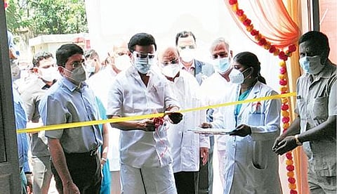 தமிழ்நாடு ஸ்பாட் பரிஷத் நிறுவனம் சார்பில், அரசு ஸ்டான்லி மருத்துவமனையில் குளிர்சாதன வசதி, 100 படுக்கை வசதிகளுடன் கூடிய கரோனா சிகிச்சை மையத்தை திறந்துவைத்தார் முதல்வர் மு.க.ஸ்டாலின்.