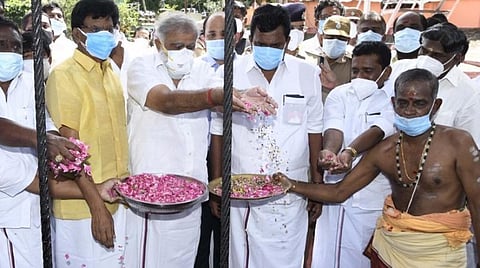கம்பம் பள்ளத்தாக்கு முதல்போக சாகுபடிக்காக முல்லைப் பெரியாறு அணையில் இருந்து நீர் திறப்பு: அமைச்சர் இ.பெரியசாமி திறந்துவைத்தார்