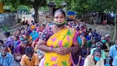 திருப்பத்தூர் பிரபாகரன் காலனியைச் சேர்ந்த அருந்ததியினர்.