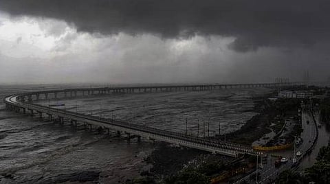 குஜராத்தில் டக்-தே புயல் பாதிப்பு- மீனவர்களுக்கு ரூ.105 கோடி நிவாரண நிதி அறிவிப்பு