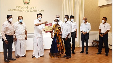 கருணாநிதியின் 98 வது பிறந்த நாள் விழா: 5 நலத்திட்டங்களை முதல்வர் தொடங்கி வைத்தார்