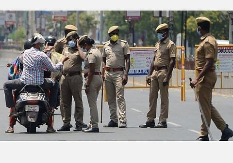 கரோனா தொற்றில் பாதுகாப்புப்பணி; காவல்துறையினருக்கு ரூ.5000 ஊக்கத்தொகை: முதல்வர் அறிவிப்பு