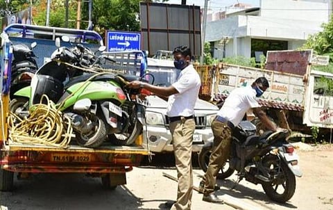 தேவையின்றி வெளியே சுற்றியவர்களிடம் பறிமுதல் செய்த வாகனங்களை ஊரடங்கு முடியும் வரை தர வேண்டாம்: காவல் துறை அதிகாரிகள் அறிவுறுத்தல்