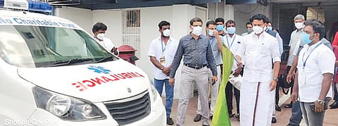 ‘மாற்றத்தை நோக்கி’  என்ற தனியார் அறக்கட்டளை சார்பில் படூர் ஊராட்சி மக்களுக்கான 24 மணி நேர இலவச ஆம்புலன்ஸ் சேவையை,  பள்ளிக்கல்வித் துறை அமைச்சர் அன்பில் மகேஸ் பொய்யாமொழி நேற்று கொடியசைத்து தொடங்கிவைத்தார்.