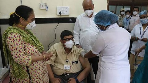 கோவிட் தொற்று; எத்தனை நாட்களுக்குப் பிறகு தடுப்பூசி  போடலாம்? - அடிக்கடி எழும் கேள்விகளுக்கு விரிவான பதில்