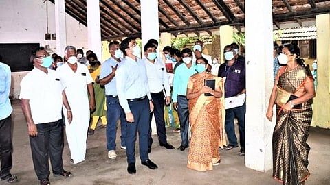 கோவில்பட்டி அருகே இடைசெவலில் மறைந்த எழுத்தாளர் கி.ரா.படித்த ஊராட்சி ஒன்றிய தொடக்கப்பள்ளியை மாவட்ட ஆட்சியர் செந்தில்ராஜ் ஆய்வு செய்தார்.