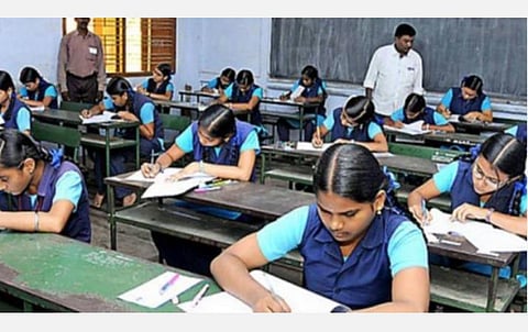 10-ம் வகுப்பு மாணவர்களுக்கு மதிப்பெண் இடம்பெறாமல் தேர்ச்சி சான்றிதழ்: பள்ளிக்கல்வித் துறை திட்டம்