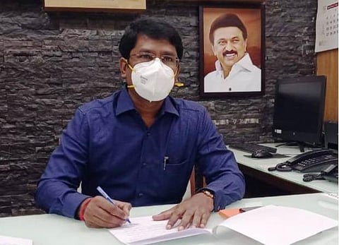 விழுப்புரம் ஆட்சியராக மோகன் பொறுப்பேற்றுகொண்டார்.