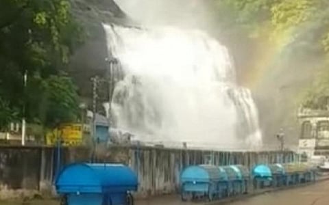 குண்டாறு அணையில் 42 மி.மீ. மழை: குற்றாலம் அருவிகளில் வெள்ளப்பெருக்கு